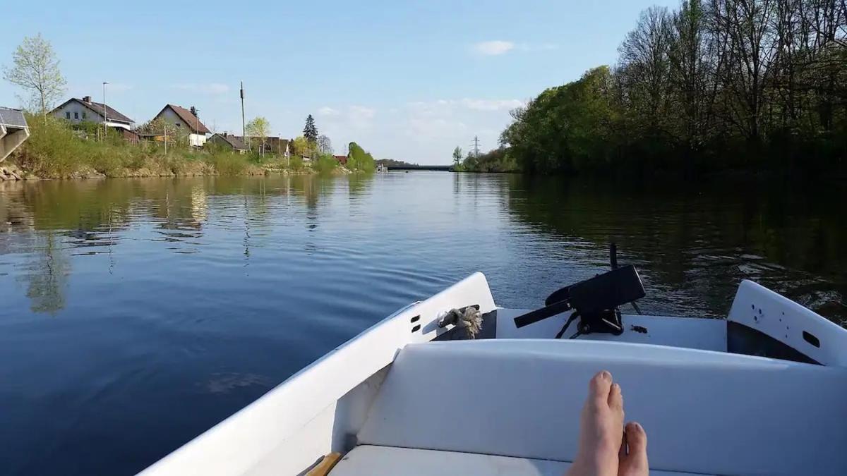 Geraumiger Wohnwagen Unter Baumen Neben Mur-Stausee فيلدكيرتشين باي غراتس المظهر الخارجي الصورة